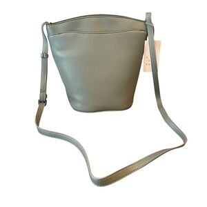 Sleek‎ Green Crossbody Bucket Bag